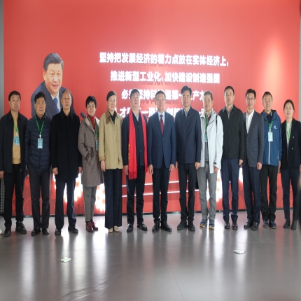 中國環(huán)保產(chǎn)業(yè)協(xié)會黨委書記、會長郭承站率領(lǐng)各省市環(huán)保產(chǎn)業(yè)協(xié)會領(lǐng)導(dǎo)蒞臨泰隆集團(tuán)參觀考察